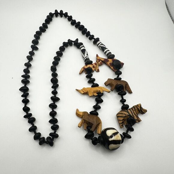 28" of maasai beads and hand carved wooden safari animal necklace! - Picture 7 of 8